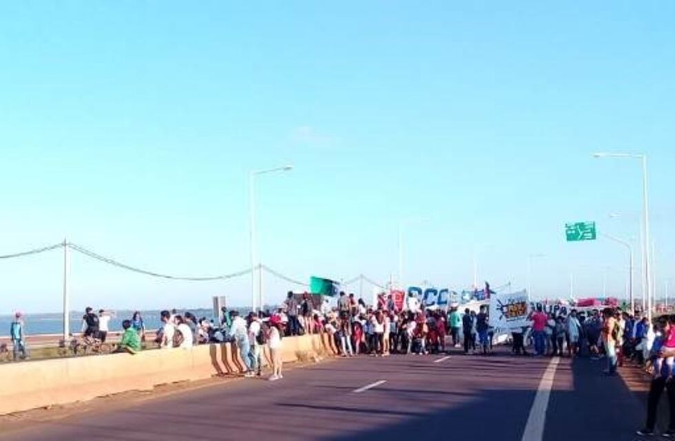 Marcha Federal: cortan la cabecera del puente Posadas-Encarnación