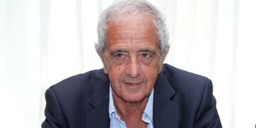 MON08\u002E MONTEVIDEO (URUGUAY), 11/01/2016\u002E- Fotografía de archivo fechada el 11 de enero de 2016 que muestra al presidente del club argentino River Plate, Rodolfo D'Onofrio, durante una reunión de la Conmebol en Montevideo (Uruguay)\u002E D'Onofrio reveló hoy miércoles 21 de junio de 2017, que fue golpeado y agredido por cuatro hombres este martes en una calle de Buenos Aires\u002E \