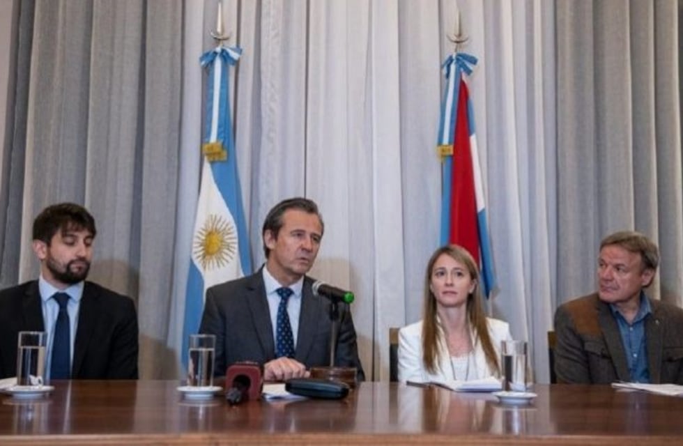 Bahl denunció a la gestión anterior y dijo que "no tienen para sueldos ni aguinaldos"