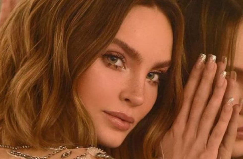 Belinda deslumbró con un extravagante vestido que resalta sus curvas