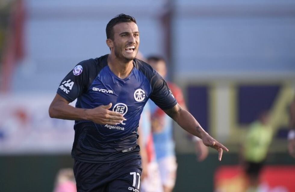 Con nueve en cancha, Talleres rescató un punto ante Arsenal