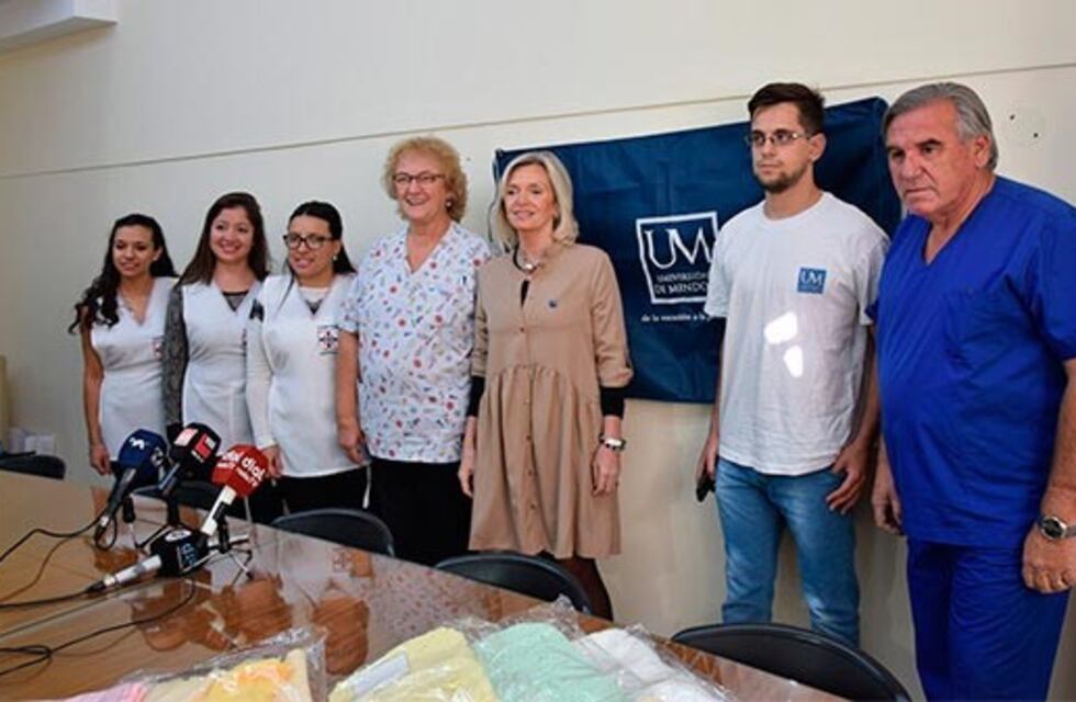 Mujeres solidarias: donaron mantas para los recién nacidos