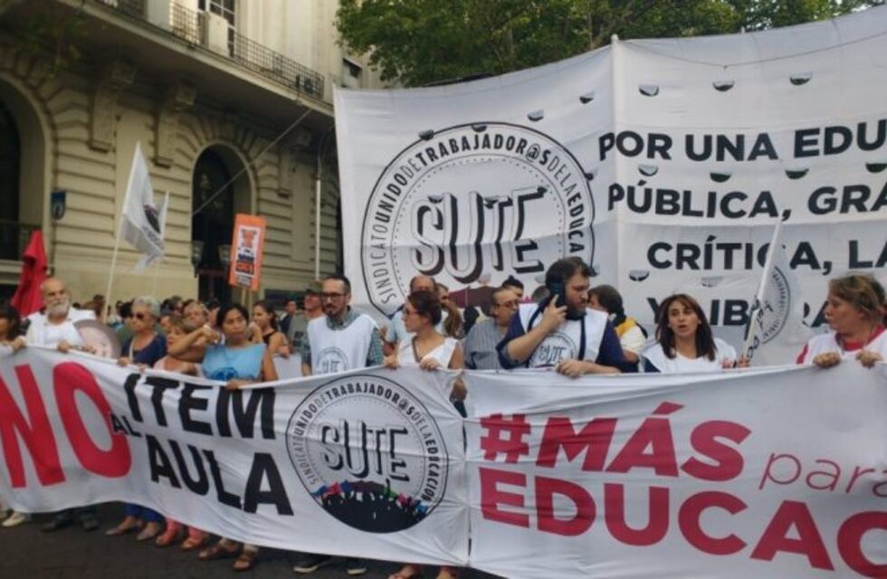Miles de docentes marcharon en Mendoza