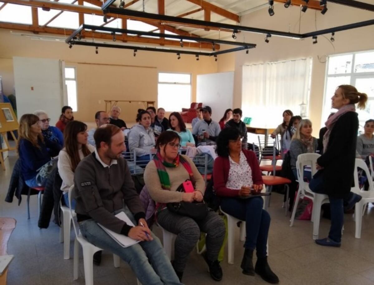 Cuarto encuentro en Capacitación en turismo dictado en Claromecó (web)