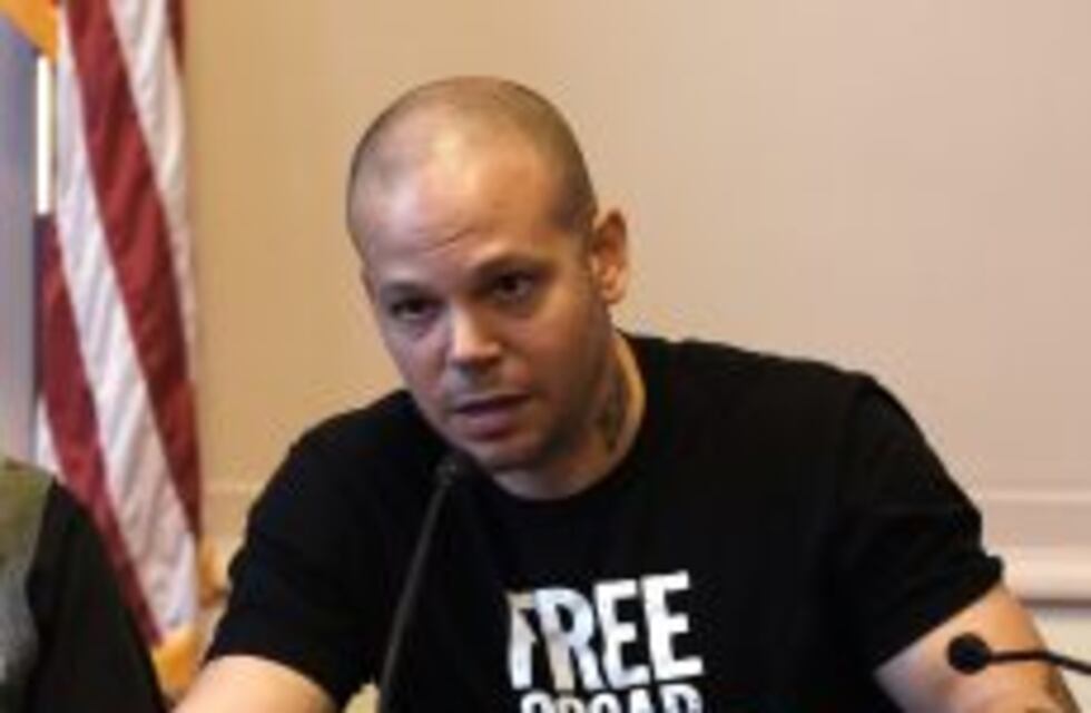 El ex Calle 13, Residente, lanzó el video de "Somos anormales", su primer sencillo en solitario