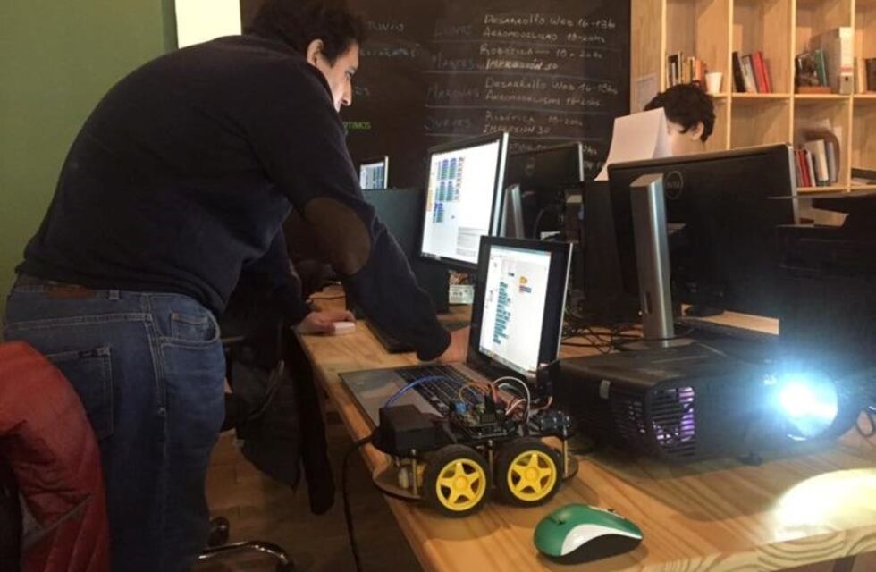 Se inauguró la primera escuela de robótica en Santa Cruz