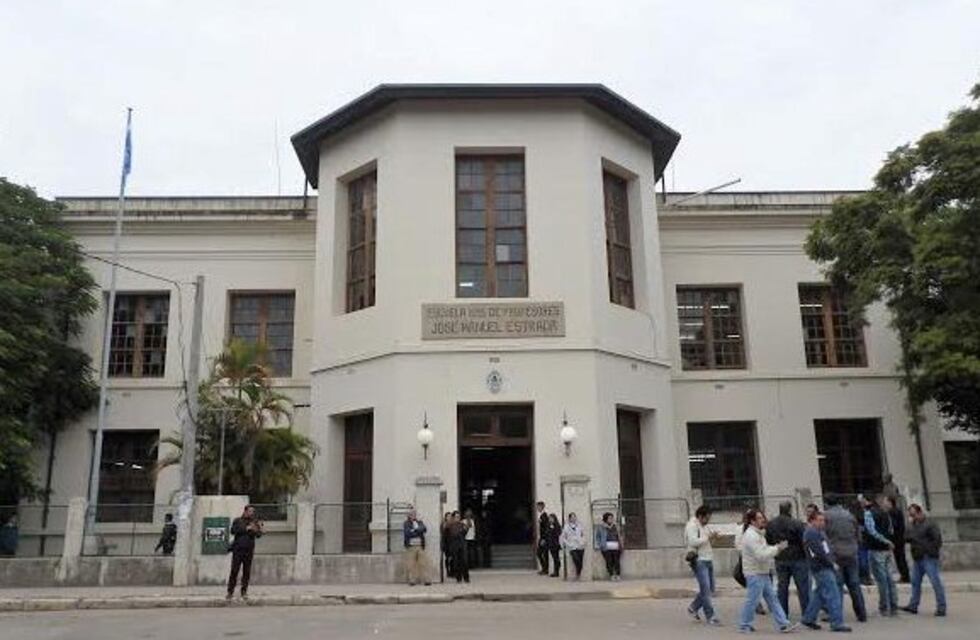 Escuelas con rejas y cámaras de seguridad