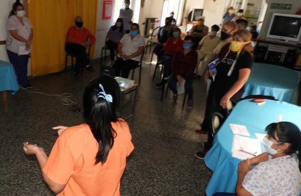 Jornada de capacitación y desinfección en el Hogar del Anciano