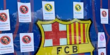 Protestas de los hinchas del Barcelona (Foto: TyC Sports)