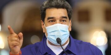 Caracas (Venezuela), 11/10/2020\u002E- A handout photo made available by the Miraflores Palace Press office that shows Venezuelan President Nicolas Maduro while offering statements in Caracas, Venezuela, 11 October 2020\u002E According to media reports, Maduro assured that a Chinese vaccine for the COVID-19 disease will arrive in the Caribbean country 'in the next few days' for phase three of tests, in which 'thousands of volunteers' will participate, although he did not detail which one is of the four that are being developed in Chinese territory\u002E (Estados Unidos) EFE/EPA/Miraflores Press / HANDOUT HANDOUT EDITORIAL USE ONLY/NO SALES