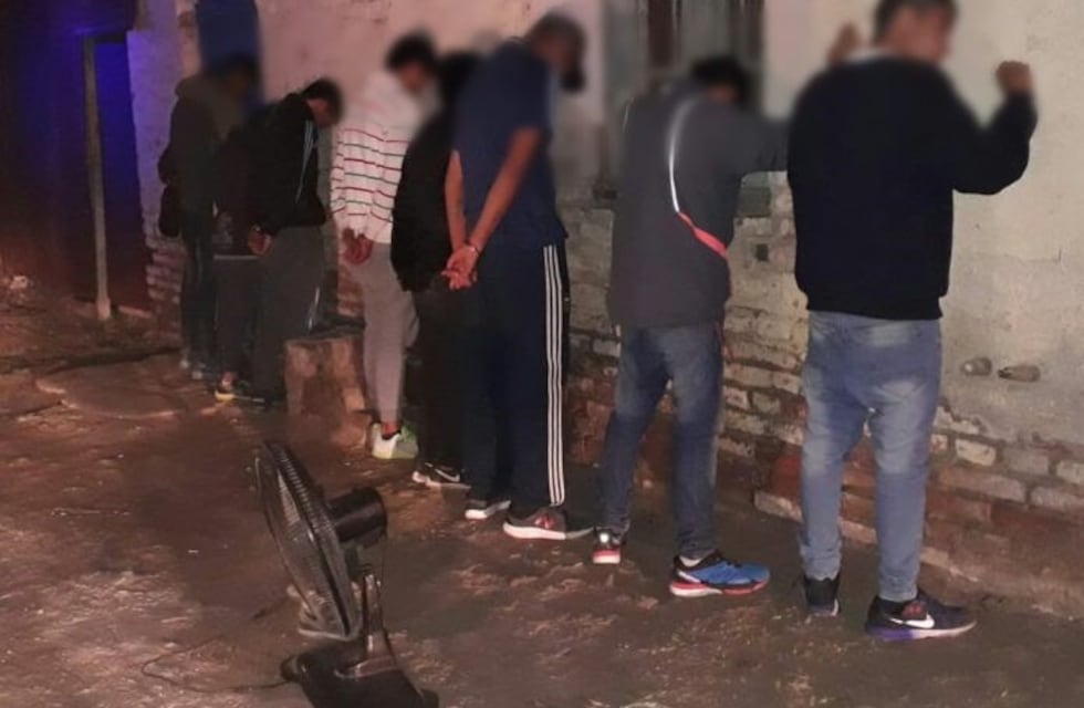 Fueron sorprendidos mientras robaban en una casa