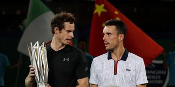 Winner's Andy Murray of Britain, left, chats with Roberto Bautista Agut of Spain after the award ceremony for the men's singles final match at the Shanghai Masters tennis tournament at Qizhong Forest Sports City Tennis Center in Shanghai, China, Sunday, Oct. 16, 2016. (AP Photo/Andy Wong)