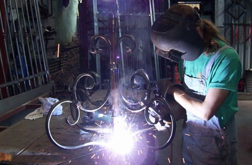 Podés inscribirte a los cursos de Gestión Informática en la calidad de Atención al Cliente y Herrería