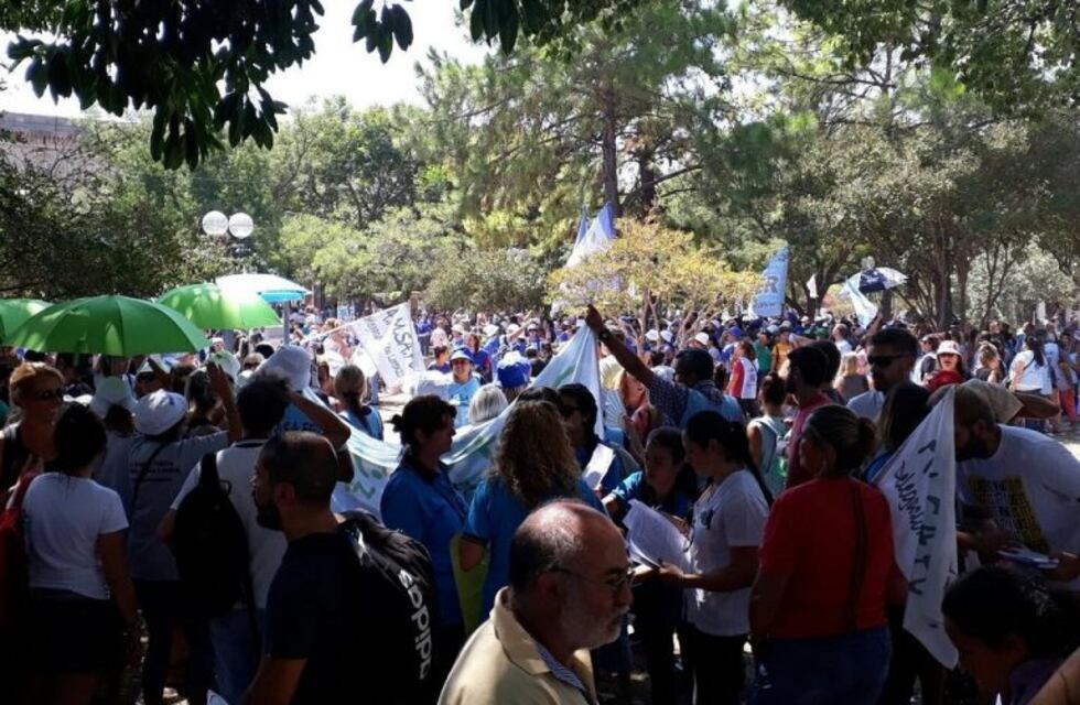 Para los gremios fue un "día histórico" con más de 10 mil trabajadores movilizados