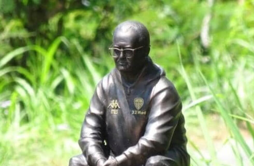 Los fanáticos de Bielsa ahora pueden llevarse a casa una estatua del DT