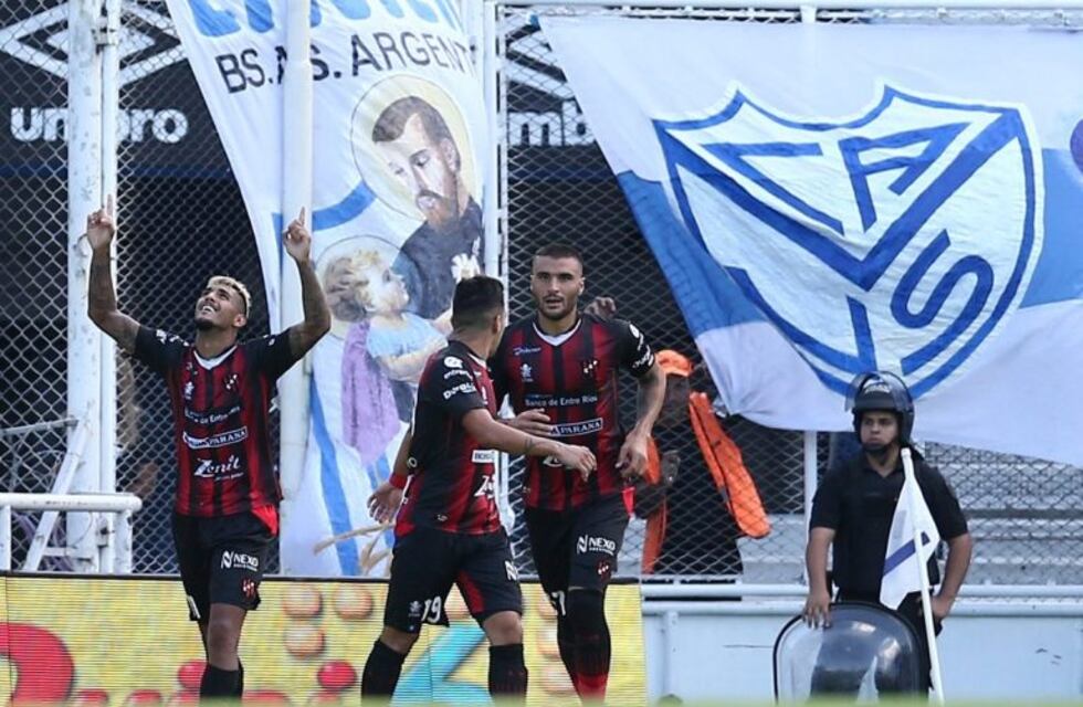 Vélez perdió 2-0 con Patronato y se complicó con el descenso