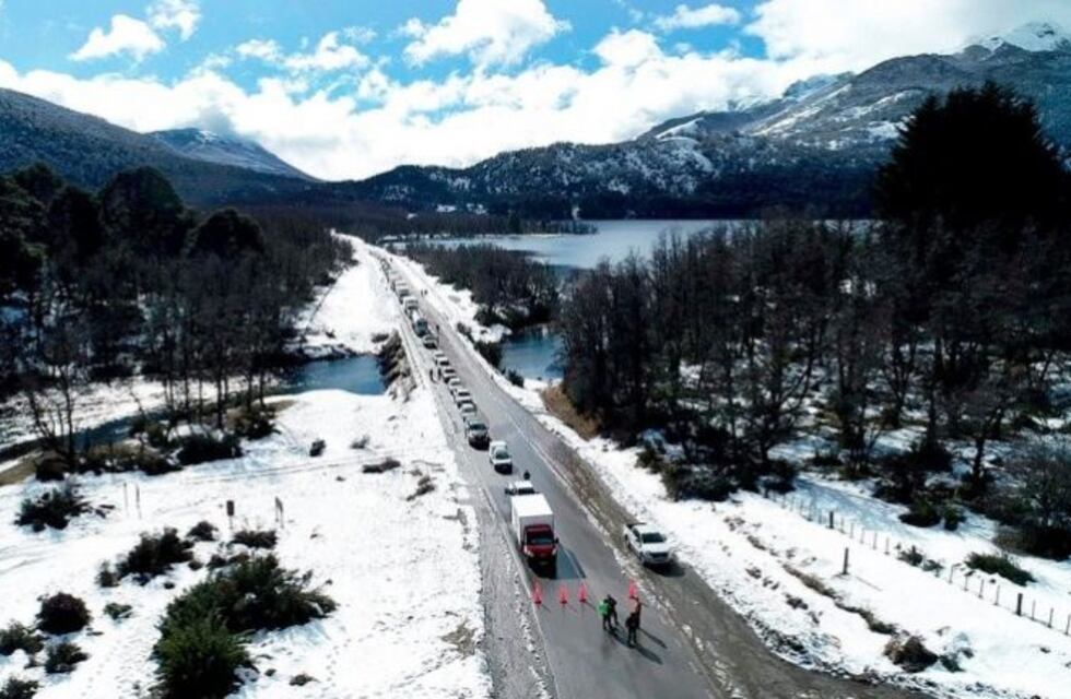 Continúa el tránsito asistido en la ruta de Siete Lagos