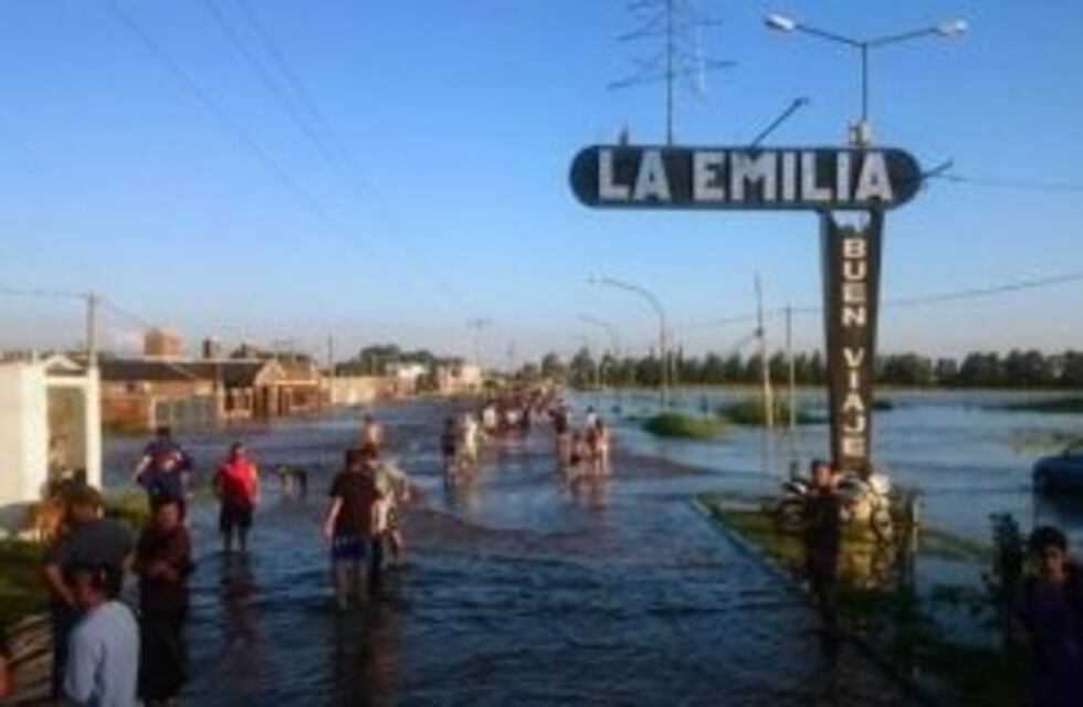Vecinos inundados de La Emilia apuntan contra el intendente: "Se borró"