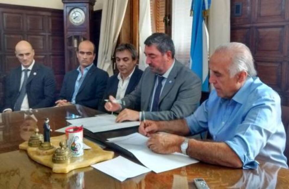 Este lunes se selló el convenio entre el Municipio y la UNNOBA para el desembarco de nuevas carreras en la ciudad