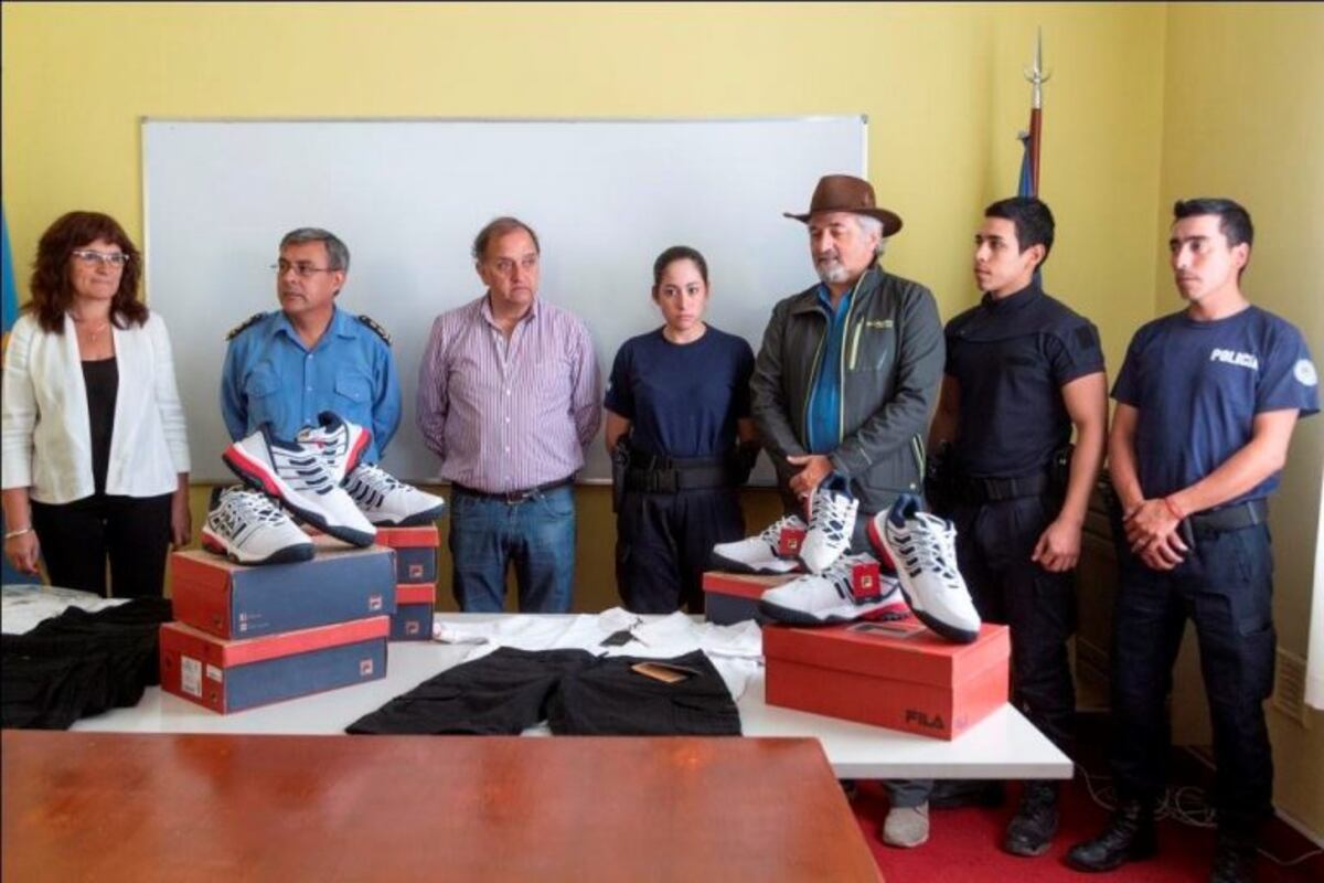 El Municipio de Comodoro entregó indumentaria a la Policía del Chubut
