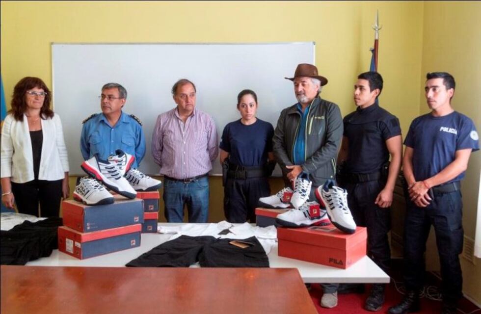 El Municipio de Comodoro entregó indumentaria a la Policía del Chubut