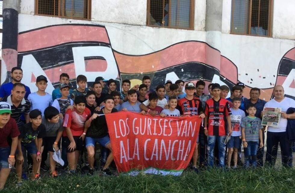 Insólito: la barra de Patronato agredió a chicos de una escuela de fútbol creyendo que eran de Unión