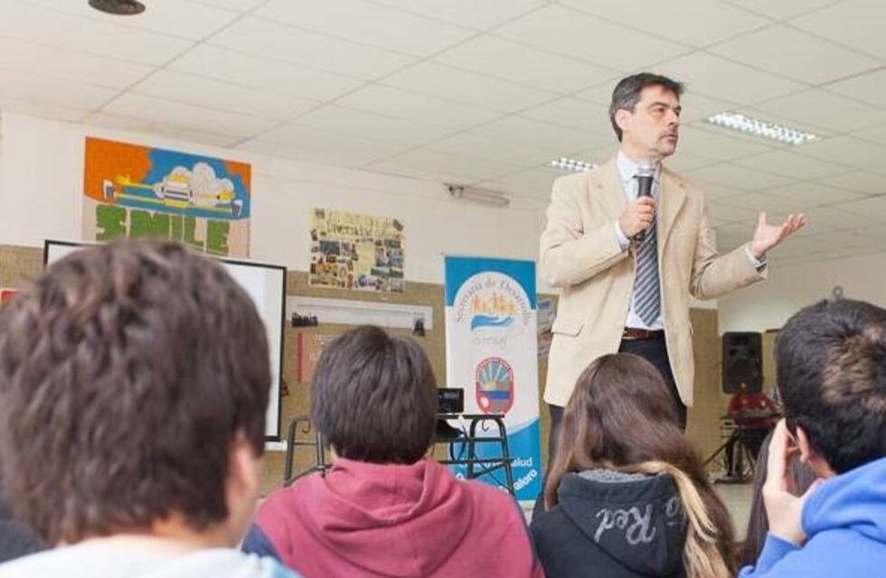 Charla sobre consumo problemático de sustancias tóxicas en Rada Tilly
