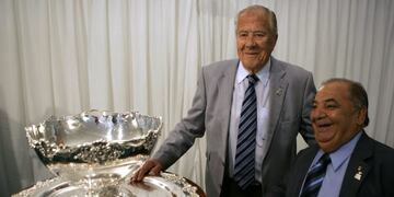 Spain Davis Cup 2009 Draw Tennis - Argentine Tennis Association's president Enrique Morea, left, pose with his Spanish counterpart Pedro Muu00f1oz, right, next to the trophy after the Davis Cup 2009 draw in Madrid on Tuesday, Sept. 23, 2008. Argentina will