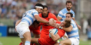 South Africa's Andries Coetzee, center, is tackled by Argentina's Los Pumas Joaquin Tuculet, right, during a Rugby Championship match in Salta, Argentina, Saturday, Aug\u002E 26, 2017\u002E(AP Photo/Natacha Pisarenko)
