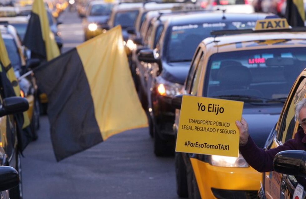 Taxistas mendocinos se sumaron a protesta nacional