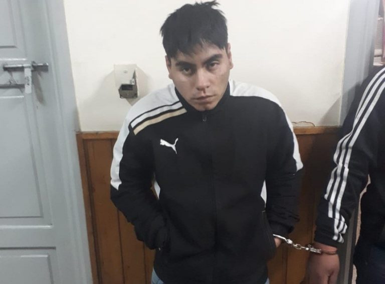 Amenazan y apuntan con un cuchillo a una joven para robarle la mochila