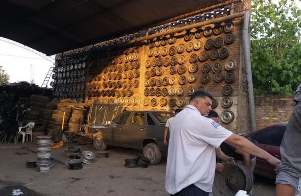 Mil llantas fueron secuestradas en una gomería clandestina