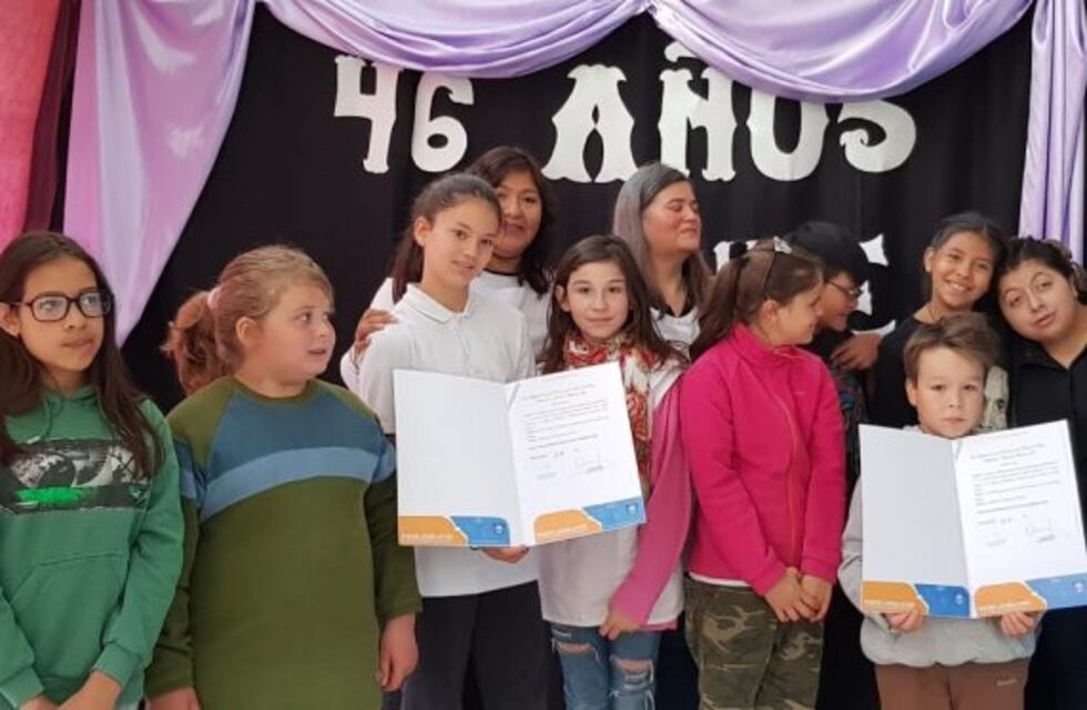 El Parlamento reconoció a alumnos de la escuela rural N° 6 de lago Escondido