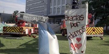 Bomberos Voluntarios de Luján de Cuyo y su agradecimiento con los médicos del Hospital Central\u002E