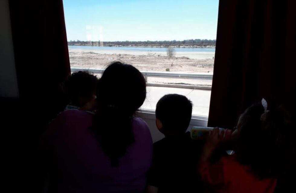 Una familia adoptó a tres hermanitos