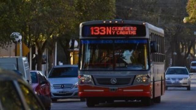 Se negu00f3 a ser robada en el colectivo y un hombre la manoseu00f3