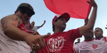 El Tano Renato Riggio, un hincha más de la Gloria. Vio varios partidos desde la popular, y vino para la final de Instituto (archivo La Voz).