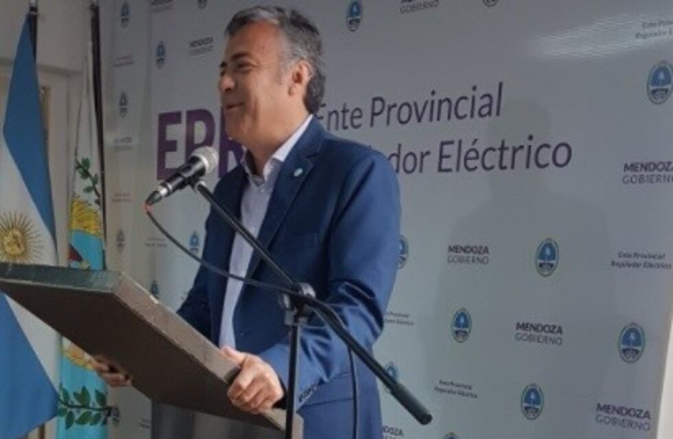 Cornejo: "En los servicios de energía, gas y agua se han hecho barbaridades"