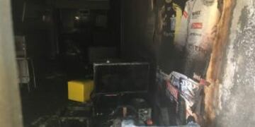 Rompieron la vidriera, colocaron una molotov y lograron incendiar el local.