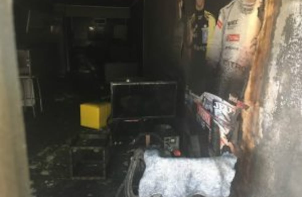 Pérdidas totales en un local al que le arrojaron una molotov y se prendió fuego