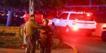 Un total de 13 personas murieron en el ataque contra un bar en la localidad californiana de Thousand Oaks\u002E Foto: Ringo Chiu/Zuma Press/dpa\u002E