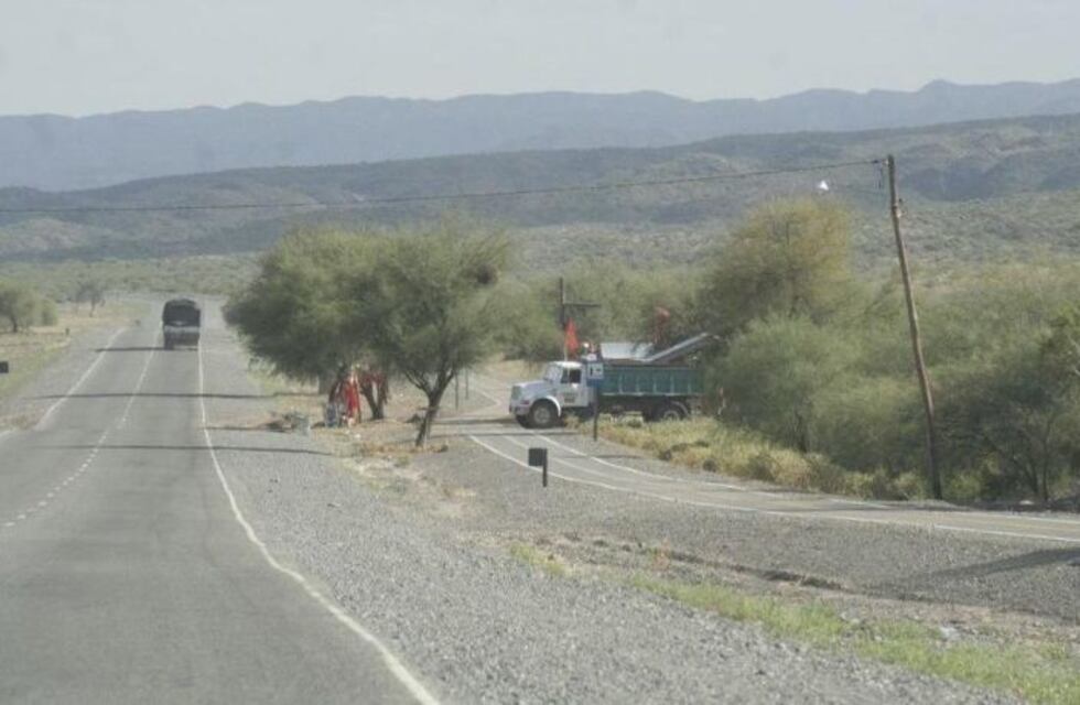 San Juan: un policía volcó en su auto y murió