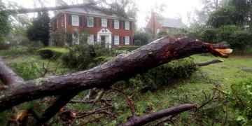 Una mujer y su bebé, las primeras víctimas mortales del huracán Florence en EEUU\u002E Foto: AP\u002E