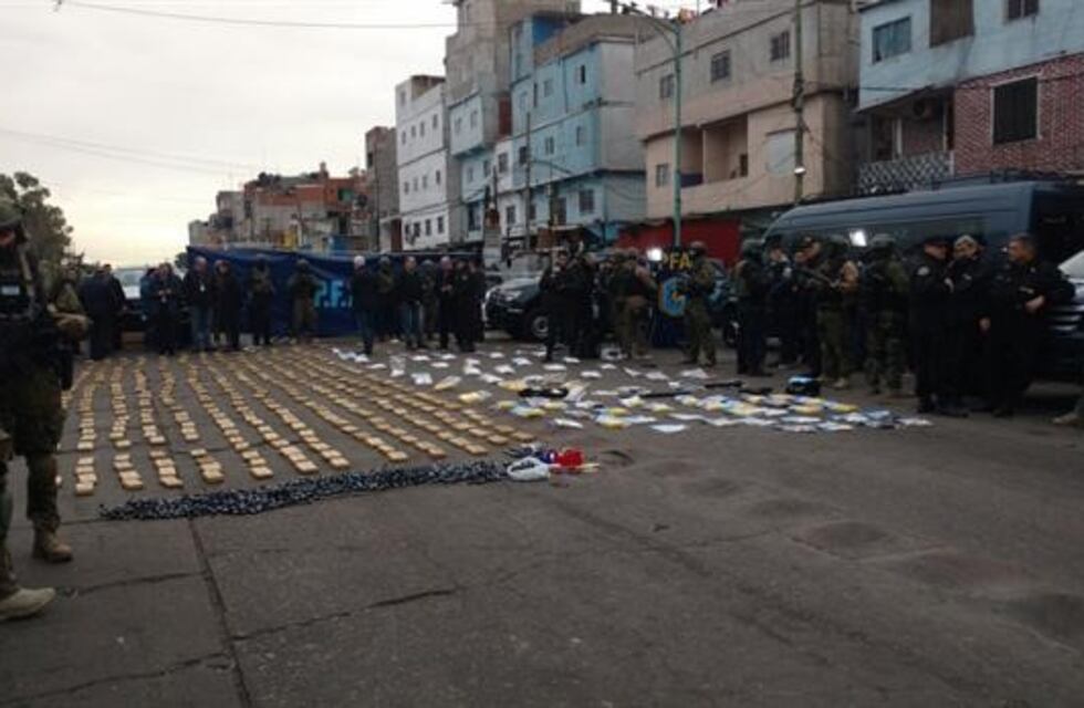 Megaoperativo en la Villa 1-11-14: secuestraron droga y explosivos