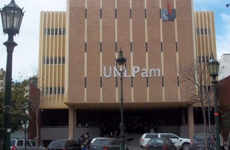 Autorizan a la Universidad Nacional de La Pampa a brindar carreras a distancia