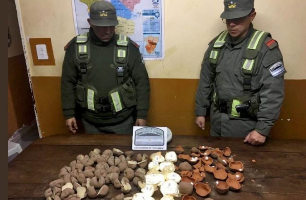 Detuvieron a un hombre que llevaba droga en papas de cerámica