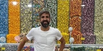 Diego VIllar, tras dejar el futbol, abrió un kiosko (Foto: Olé)