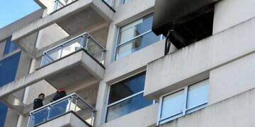 Denunciaron que luego de que fueran extinguidas las llamas, alguien ingresó a su departamento  y robaron varias pertenencias (web)\u002E