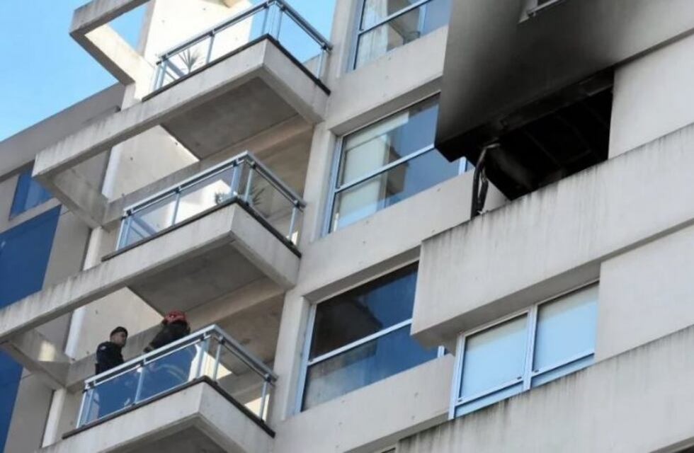 Aseguran que con un encargado, se habría podido evitar la muerte de la mujer en el edificio incendiado