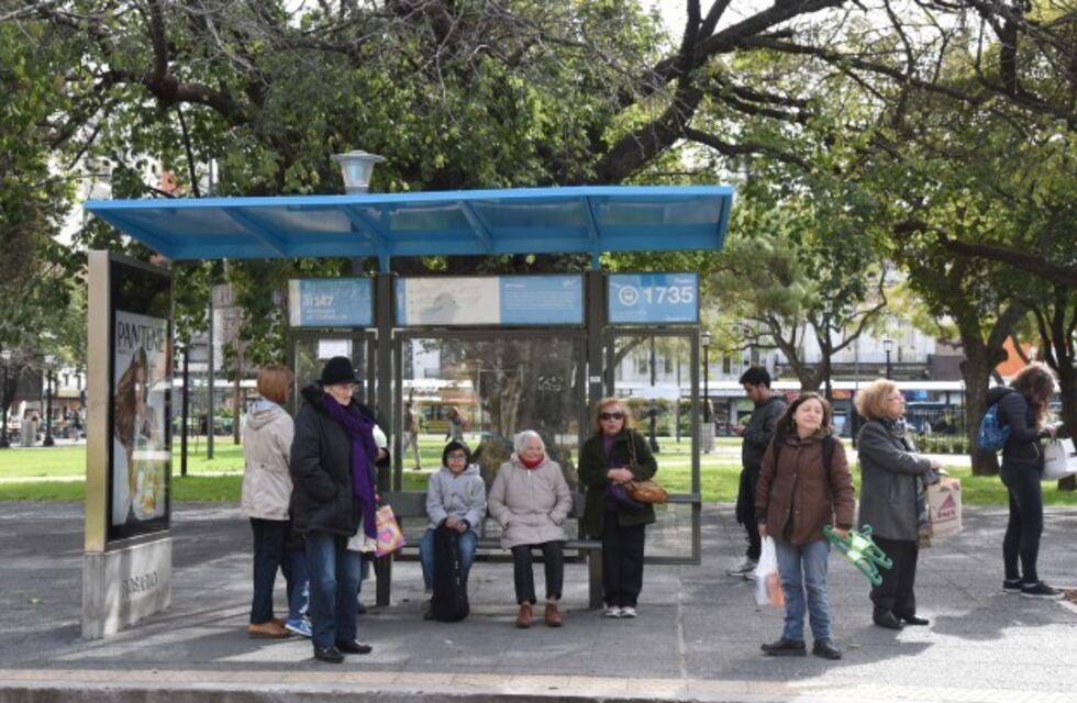 Jóvenes podrán viajar en colectivo gratis en conmemoración por la Noche de los Lápices